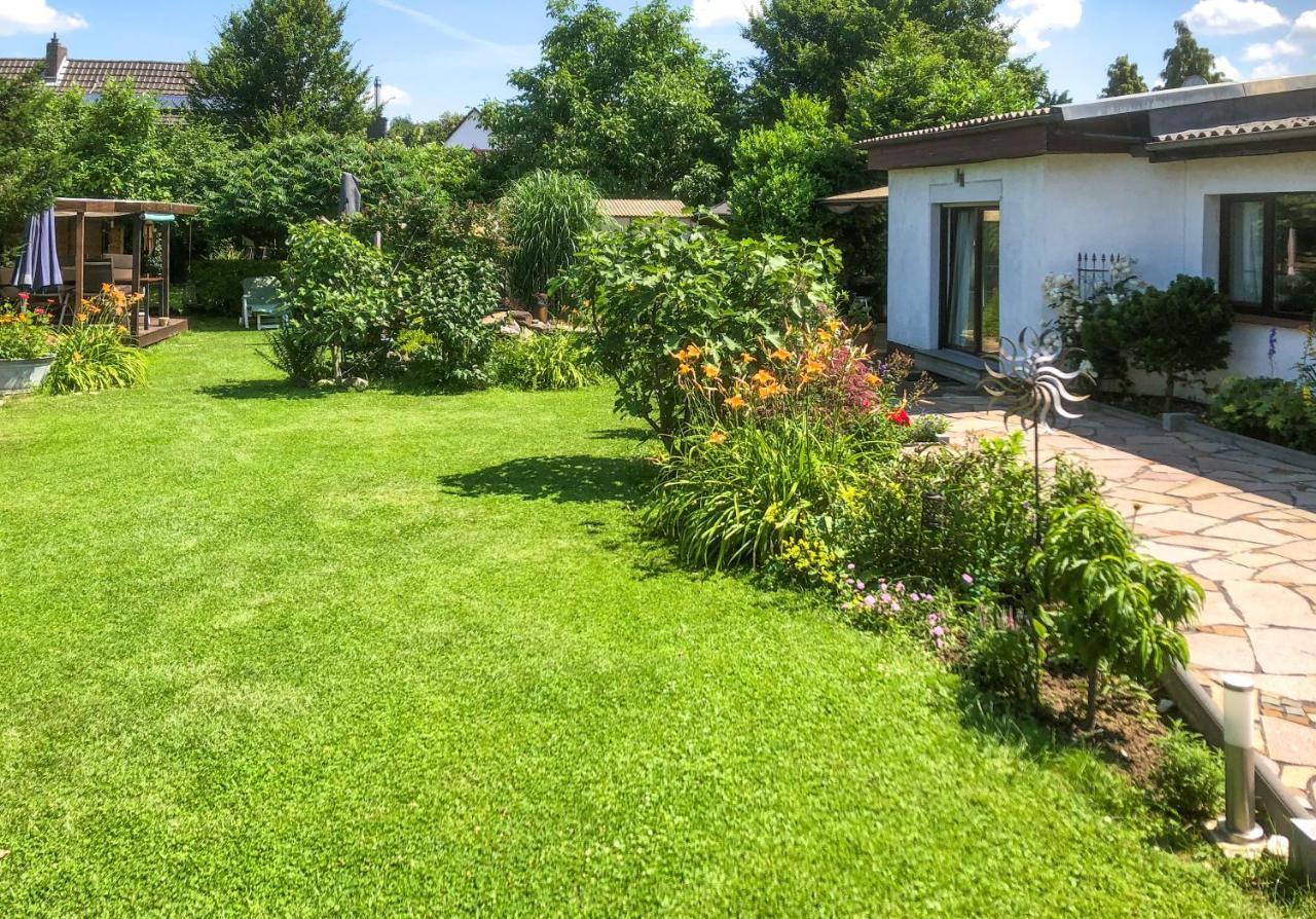 Holiday home Komfortwohnung City/messe 25 Min Cologne